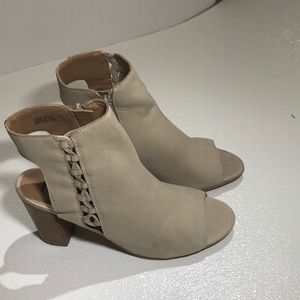 Stitch Fix Diba Taupe Peep Toe Booties Size 10 NEW